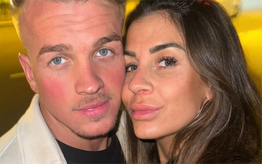"Make Love, Fake Love" Xander und Lisa Selfie