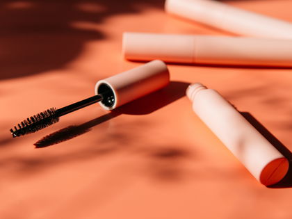 Mascara selber machen: Stelle deine eigene Wimperntusche aus natürlichen Zutaten her