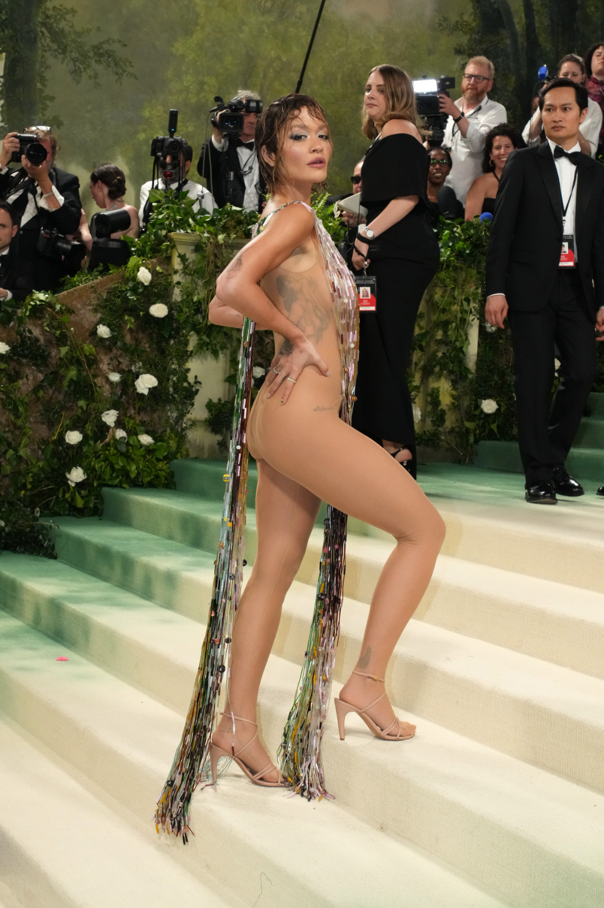 Rita Ora mit an der Seite durchsichtigen Kleid bei der MET Gala 2024