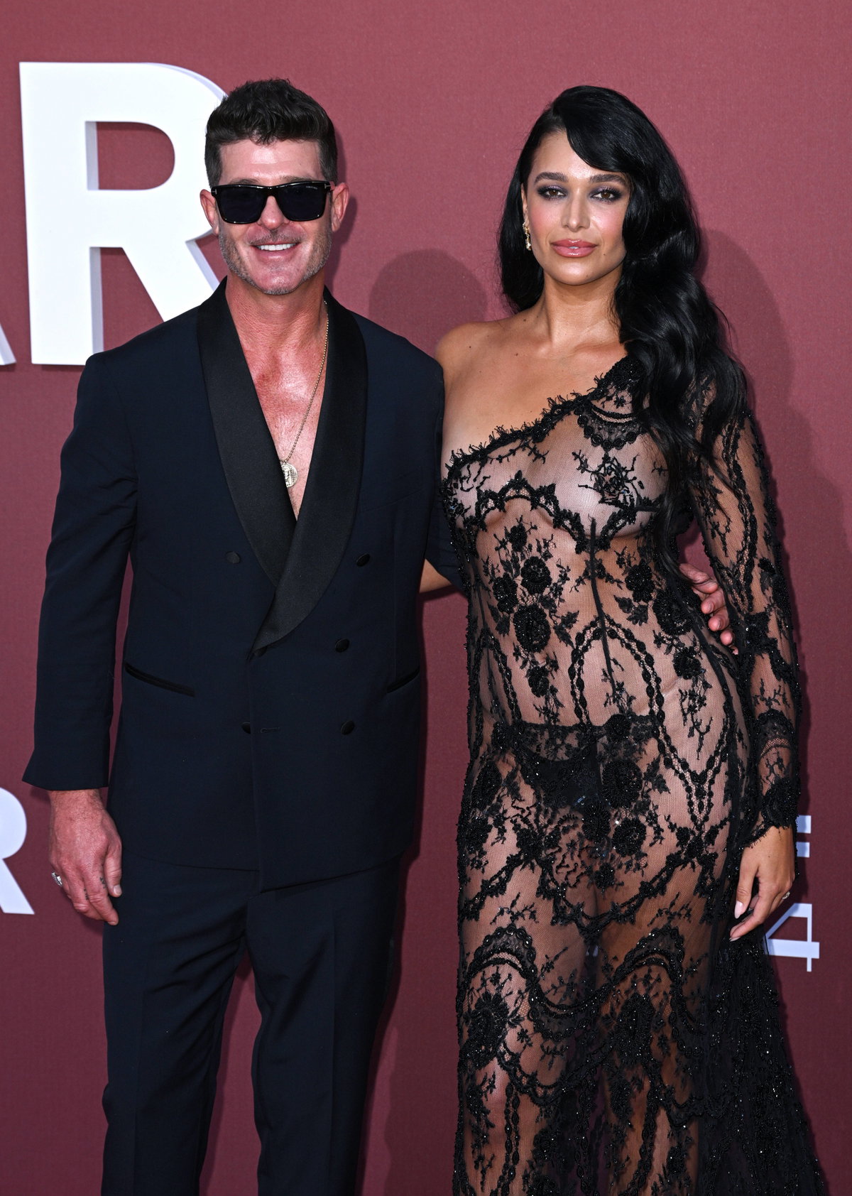 Robin Thicke und April Love Geary auf der amfAR-Gala in Cannes 2024