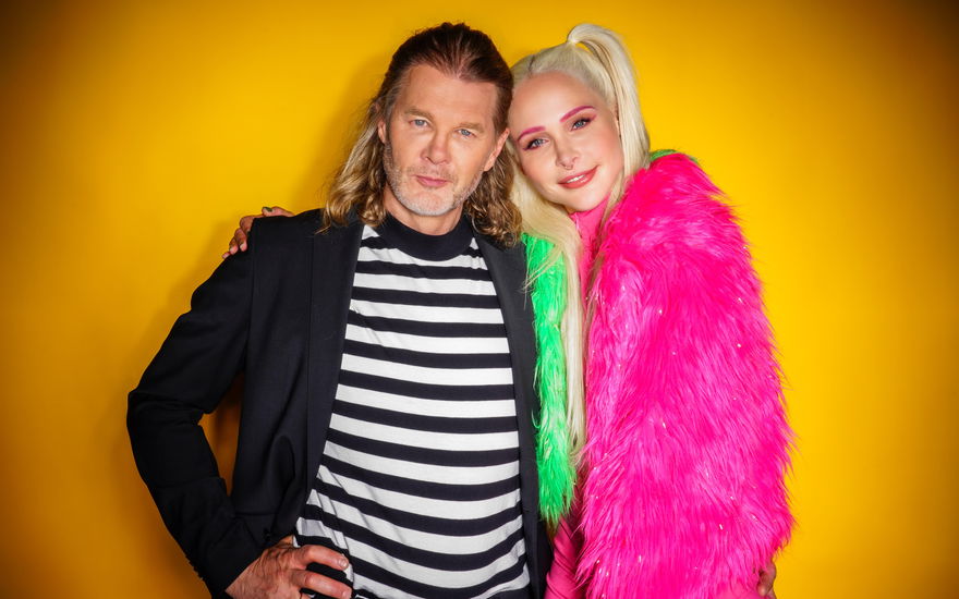 Theresia Fischer und Freund Stefan, Sommerhaus