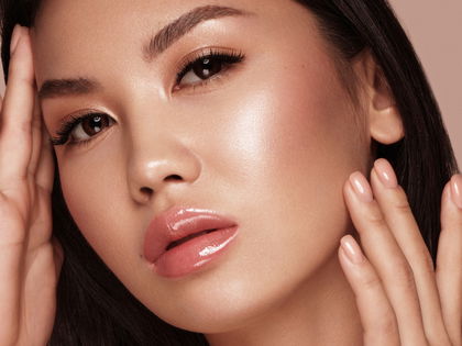 Make-up-Trend: "Surreal!" Dieser neue Foundationstick sorgt für einen weichzeichnenden Glow