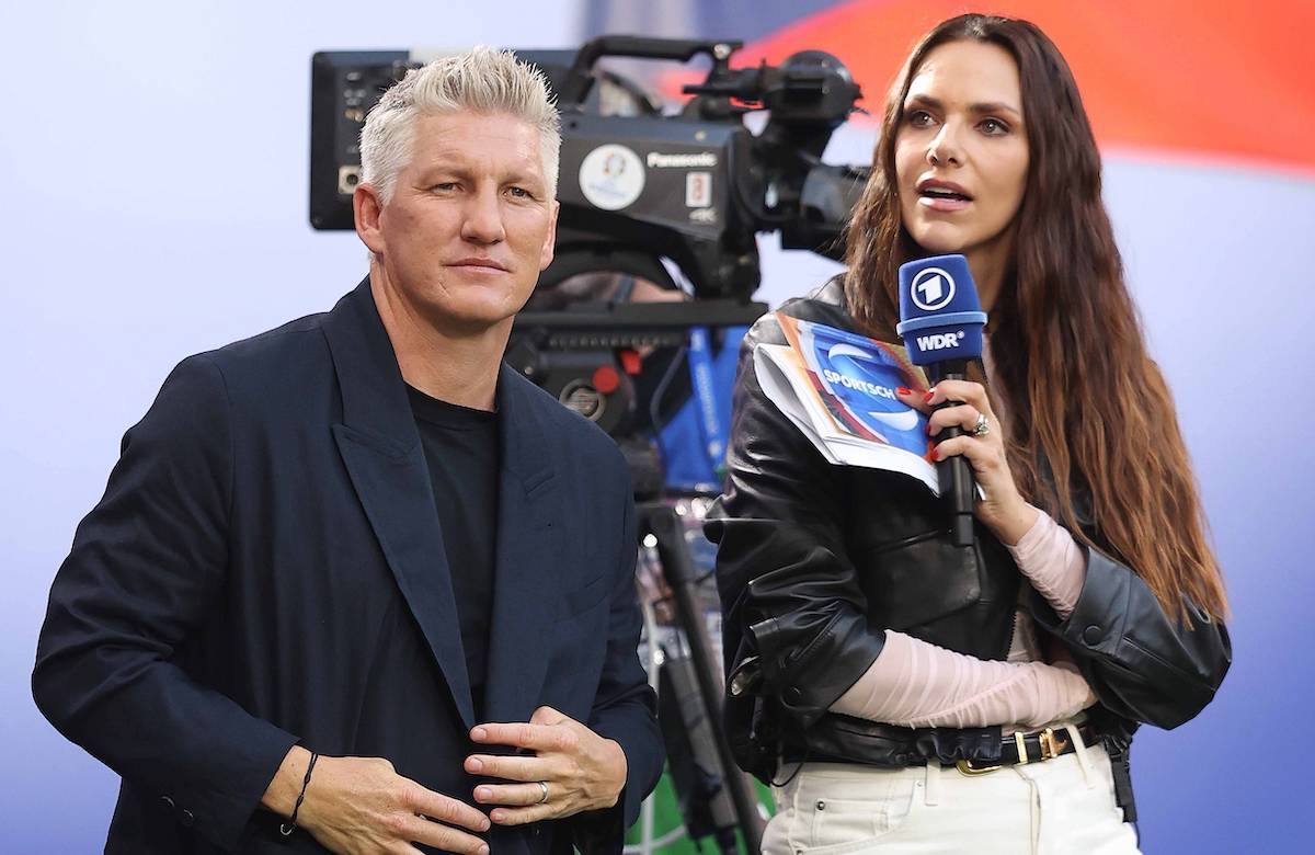 Bastian Schweinsteiger und Esther Sedlaczek bei EM-Spiel