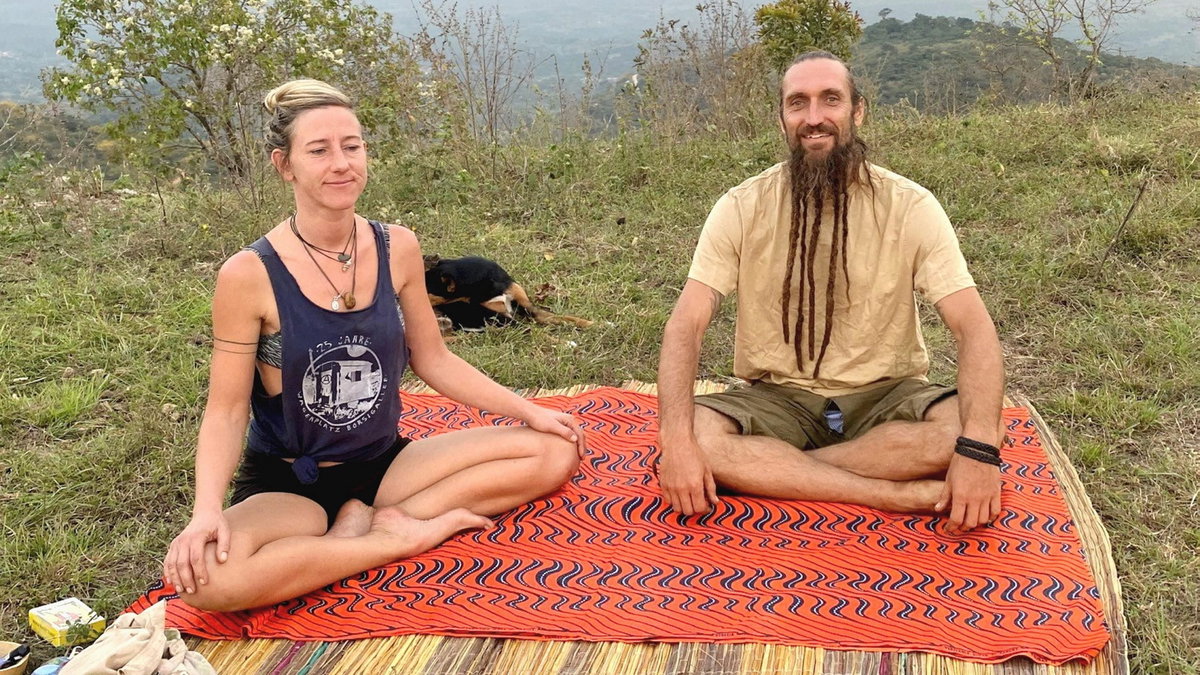 "Bauer sucht Frau International" 2024: Philipp und Susanne machen Yoga