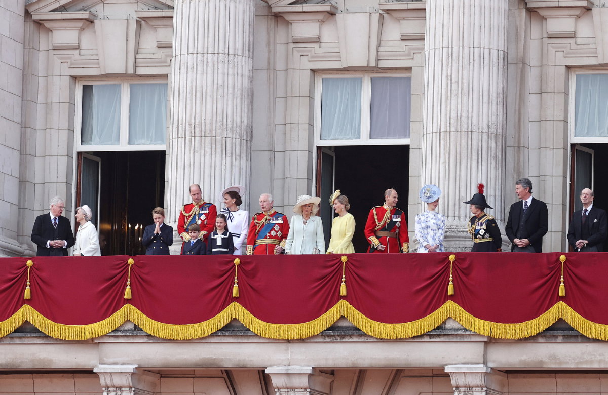 Royals auf dem Balkon