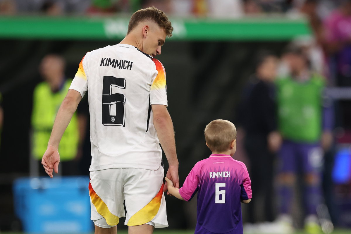 EM 2024: Deutschland-Schottland - Joshua Kimmich mit seinem Sohn an der Hand