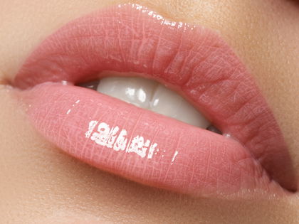 "Shiny Lips": Glänzende Lippen sind diesen Sommer total gefragt