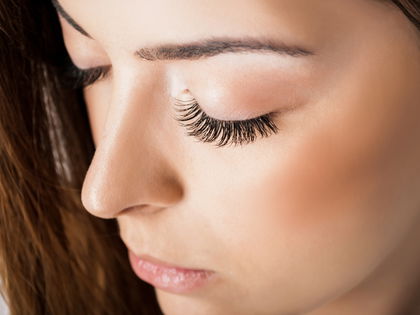Wimpernserum von Rossmann: Dieser 5-Euro-Bestseller beschleunigt das Wachstum um 45%