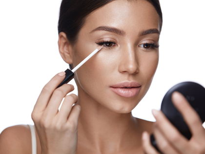 Make-up: Dieser Drogerie-Concealer sorgt dank Hyaluron und Koffein für ein Glow-up-Effekt