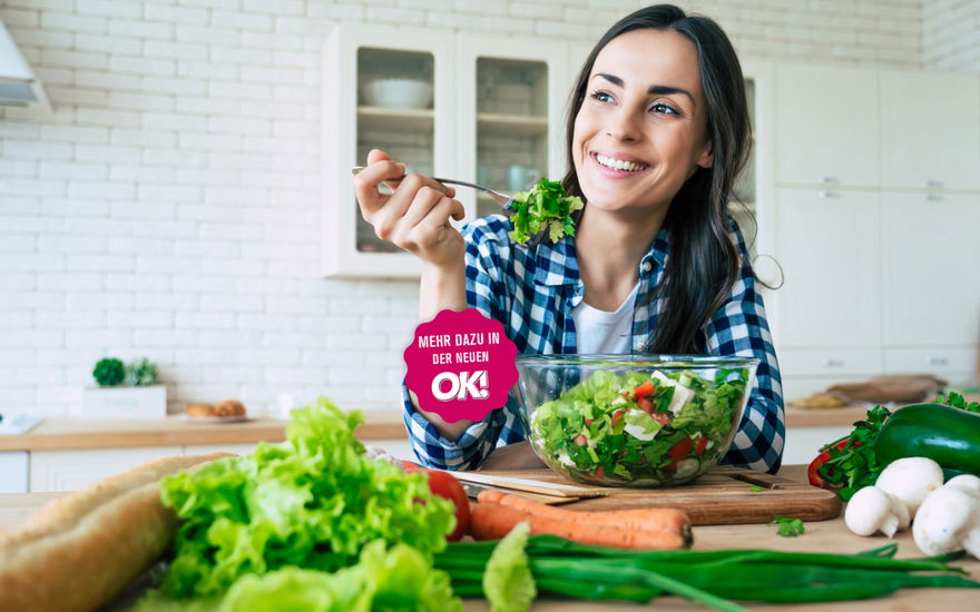 Frau mit Salat
