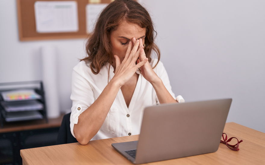 Frau Post-Covid Müdigkeit