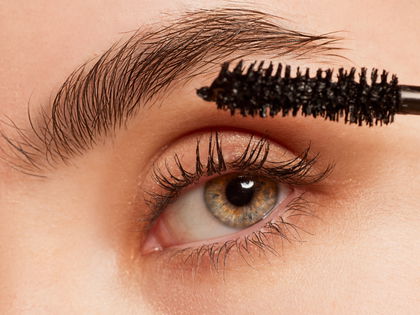 Mascara: Diese 4-Euro-Wimperntusche pflegt die Wimpern den ganzen Tag