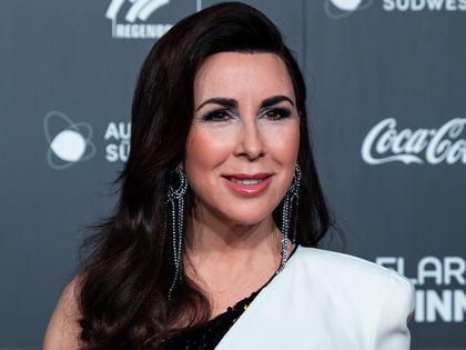 Laut Judith Williams: Diese Hyaluron-Foundation sitzt wie eine zweite Haut