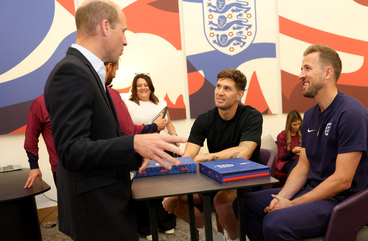 Prinz William mit Harry Kane und John Stones im Vorfeld der EM 2024 in Deutschland