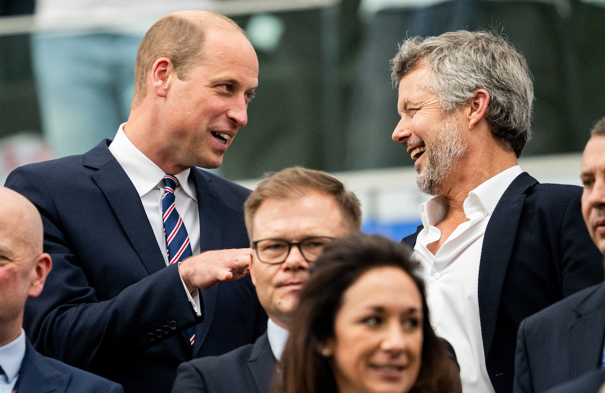 Prinz William und König Frederik unterhalten sich