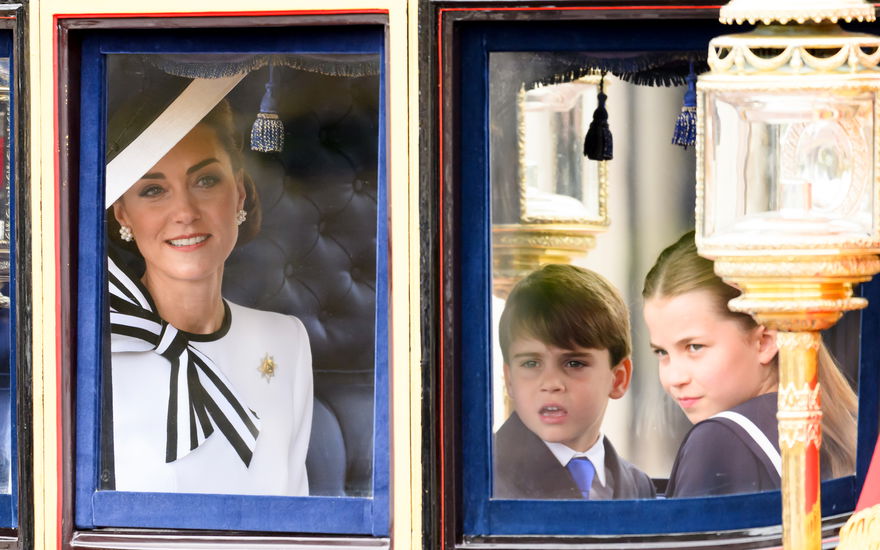 Prinzessin Kate Juni 2024 mit Louis und Charlotte in der Kutsche