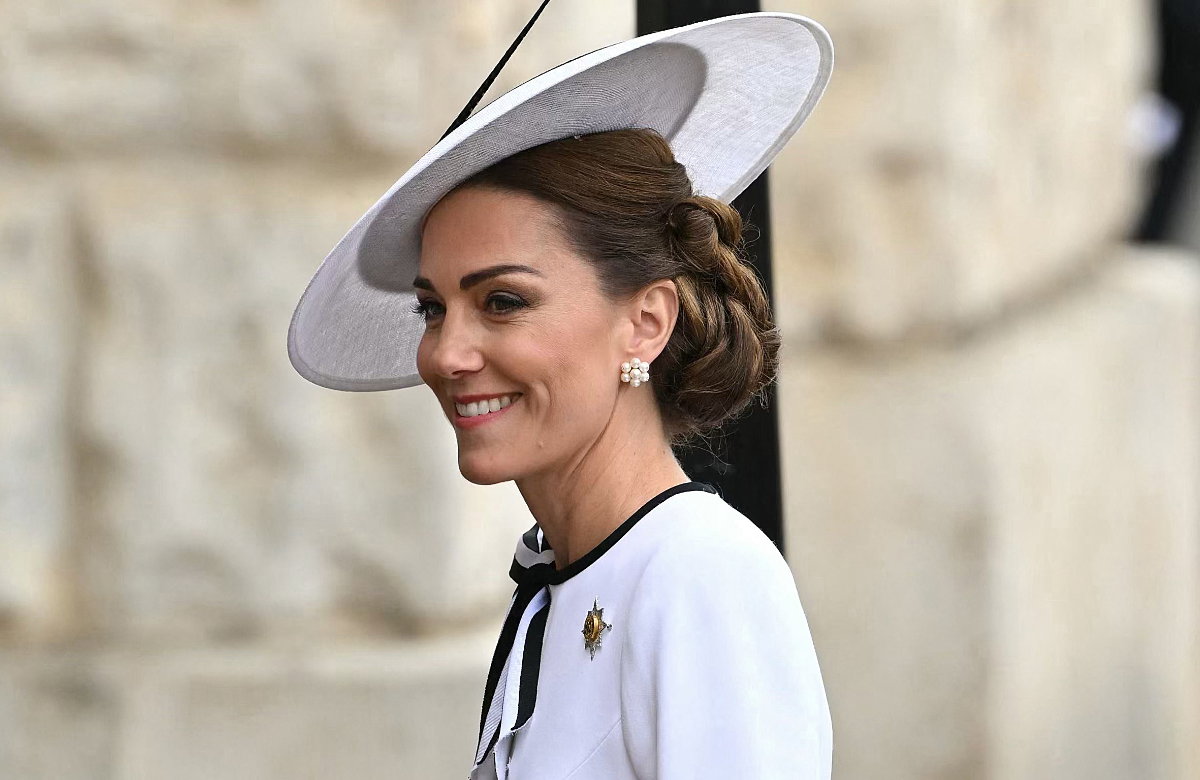 Kate im weißen Outfit