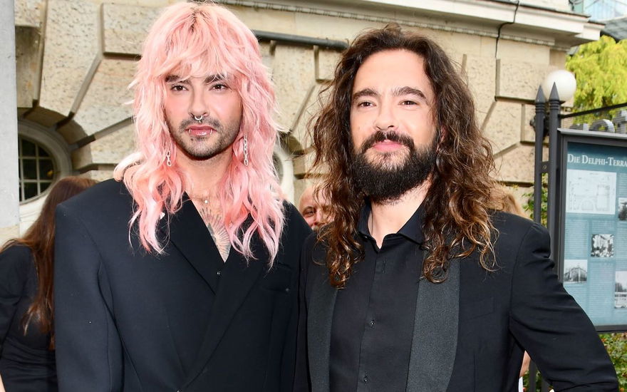 Bill und Tom Kaulitz im Anzug