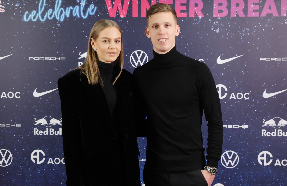 Laura Abla Schmitt und Fußballer Dani Olmo Arm in Arm