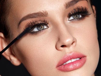 Mascara: Diese Drogerie-Wimperntusche pflegt mit Hyaluron – für 5-mal mehr Volumen