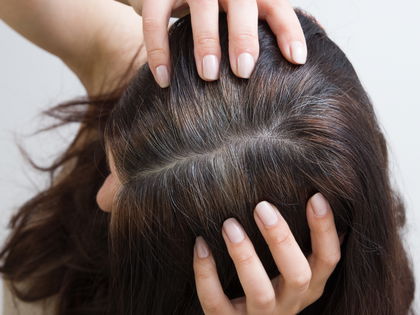 Haarpflege: Mit diesem Shampoo werden graue Haare in 2 Minuten wieder dunkler