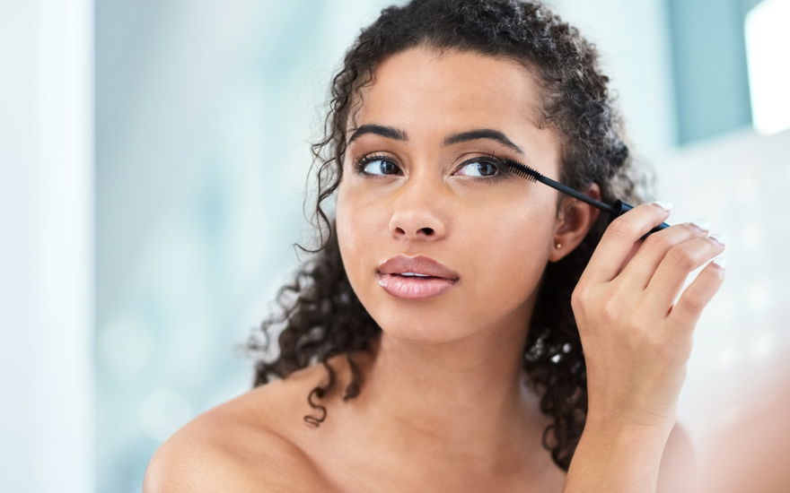 Frau schöne Wimpern