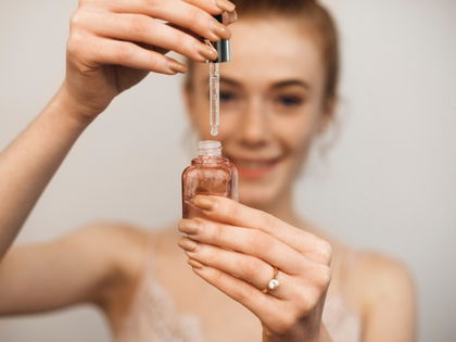 Anti-Aging: Dieses Serum verjüngt das Hautbild mit 6 Peptiden
