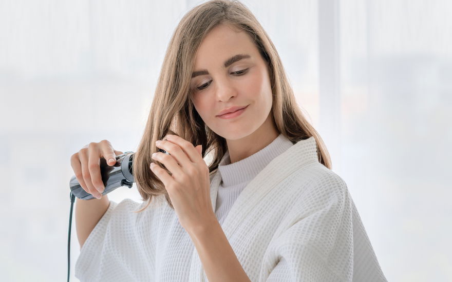 Frau 3-in-1-Haarstyling
