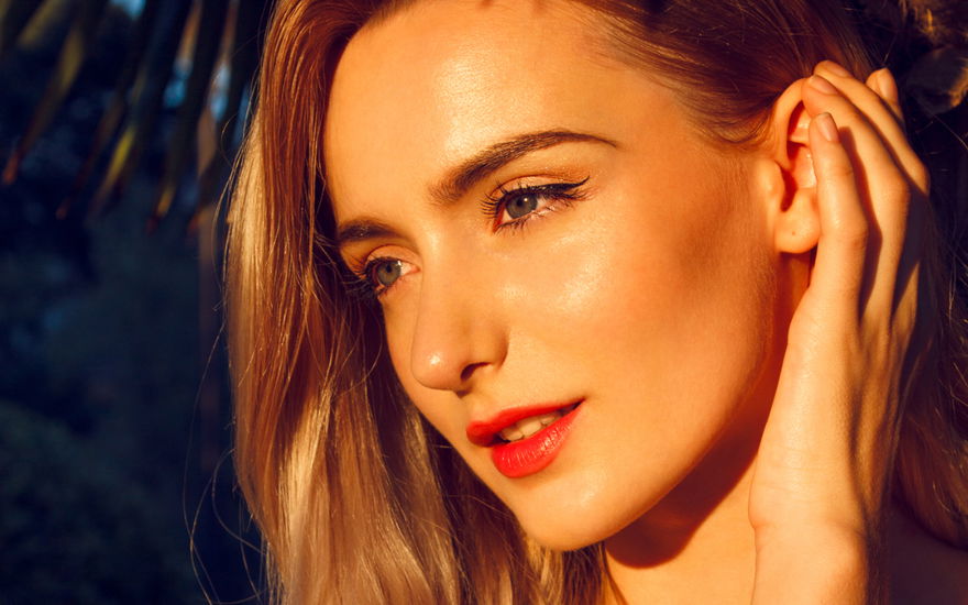 Frau Make-up im Sommer