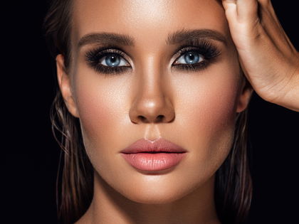 Mascara: Dank verdichtender Pflanzenfasern erhalten deine Wimpern bis zu 300% mehr Volumen