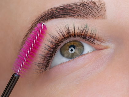 Aus der Drogerie: Dieses Wimpernserum für 12 Euro verlängert die Wimpern langfristig um 20%