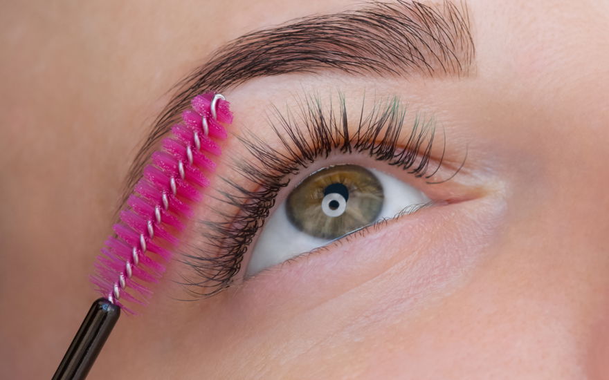 Frau schöne Wimpern