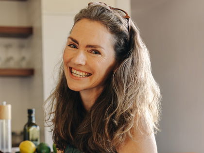 Anti-Aging: Laut Frauen ab 50 ist dieses 2-in-1-Serum das Geheimnis für faltenfreie Haut