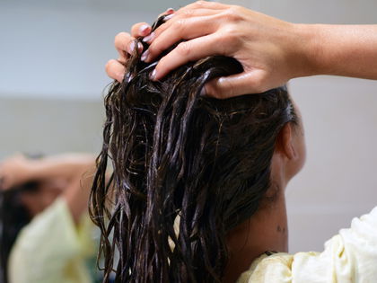 Haarpflege: Mit dieser Maske wird das Haar im Sommer perfekt gereinigt