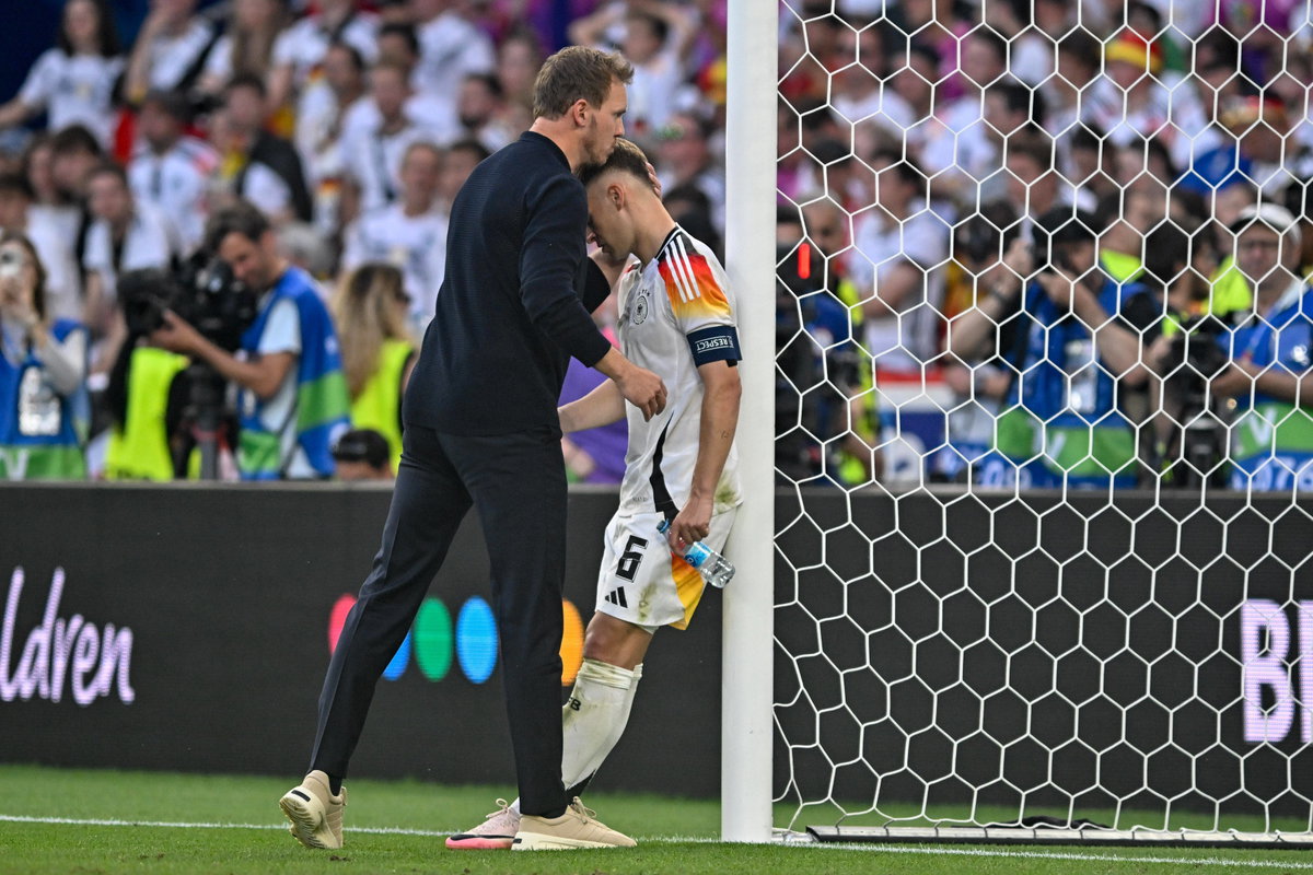 Julian Nagelsmann tröstet Joshua Kimmich nach EM-Aus gegen Spanien