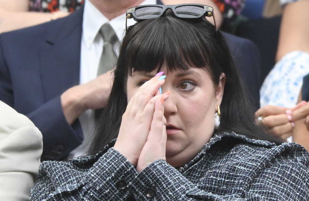 Lena Dunham betet