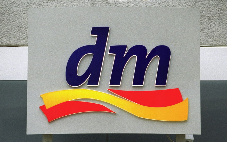 dm logo
