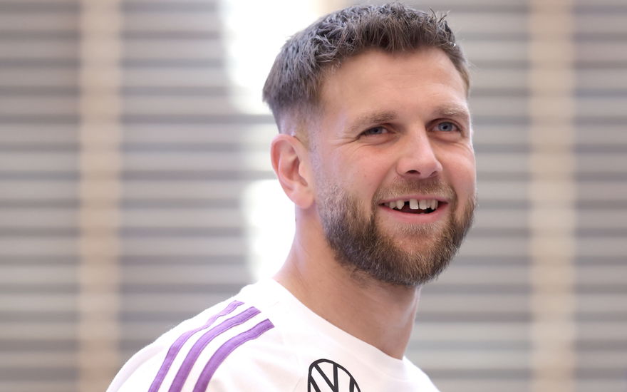 Niclas Füllkrug mit Zahnlücke