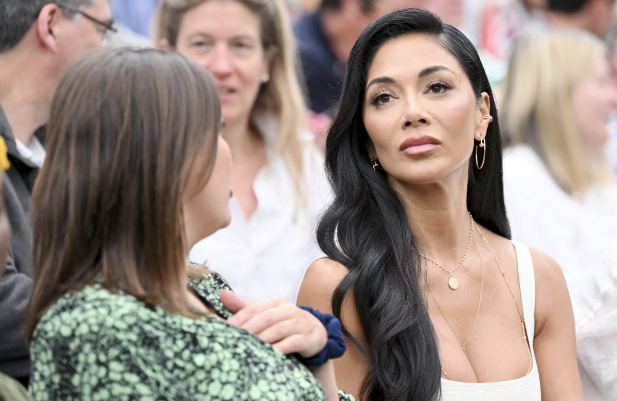 Nicole Scherzinger gelangweilt