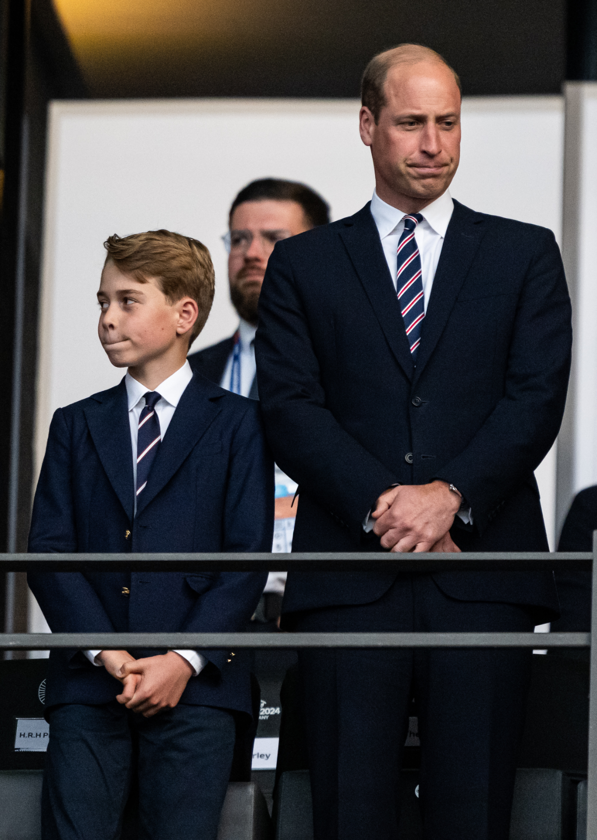 Prinz George und Prinz William gucken bedrückt beim EM-Finale 2024