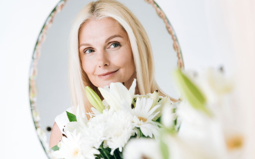 Frau Anti-Aging-Creme