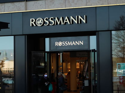 Anti-Aging-Bestseller bei Rossmann: Die 3 besten Seren gegen Falten