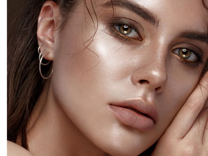Strobing: Make-up-Trend der 2000er feiert großes Comeback