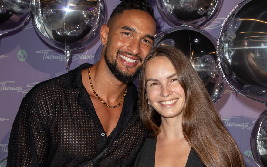 David Jackson und Lisa Mieschke Arm in Arm