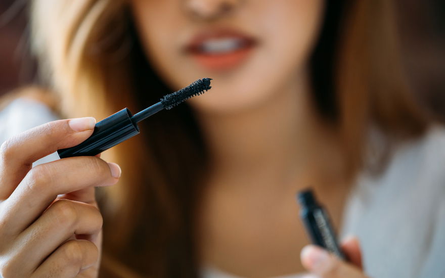 Frau Wimperntusche