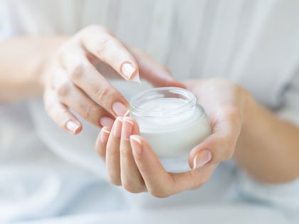 Laut Dermatologin: Diese Drogerie-Produkte sind so gut wie High-End-Pflege