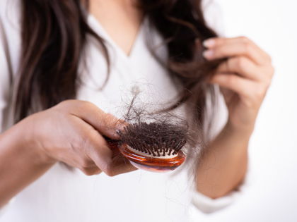 Gegen Haarausfall: Dieses Tonic mit Rosmarin beschleunigt das Wachstum