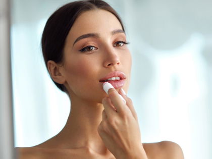 Getönter Lippenpflegestift: Dieser neue Lippenbalsam polstert die Lippen mit Hyaluron auf