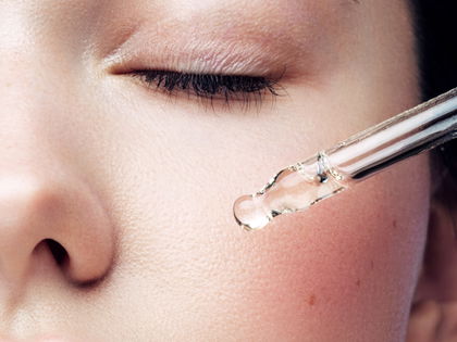 Anti-Aging: Dieses Drogerie-Serum wirkt wie ein 3-Zonen-Lifting