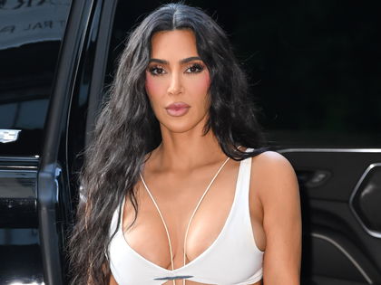 Laut Kim Kardashian: Dieses günstige Retinol-Serum bügelt Falten glatt